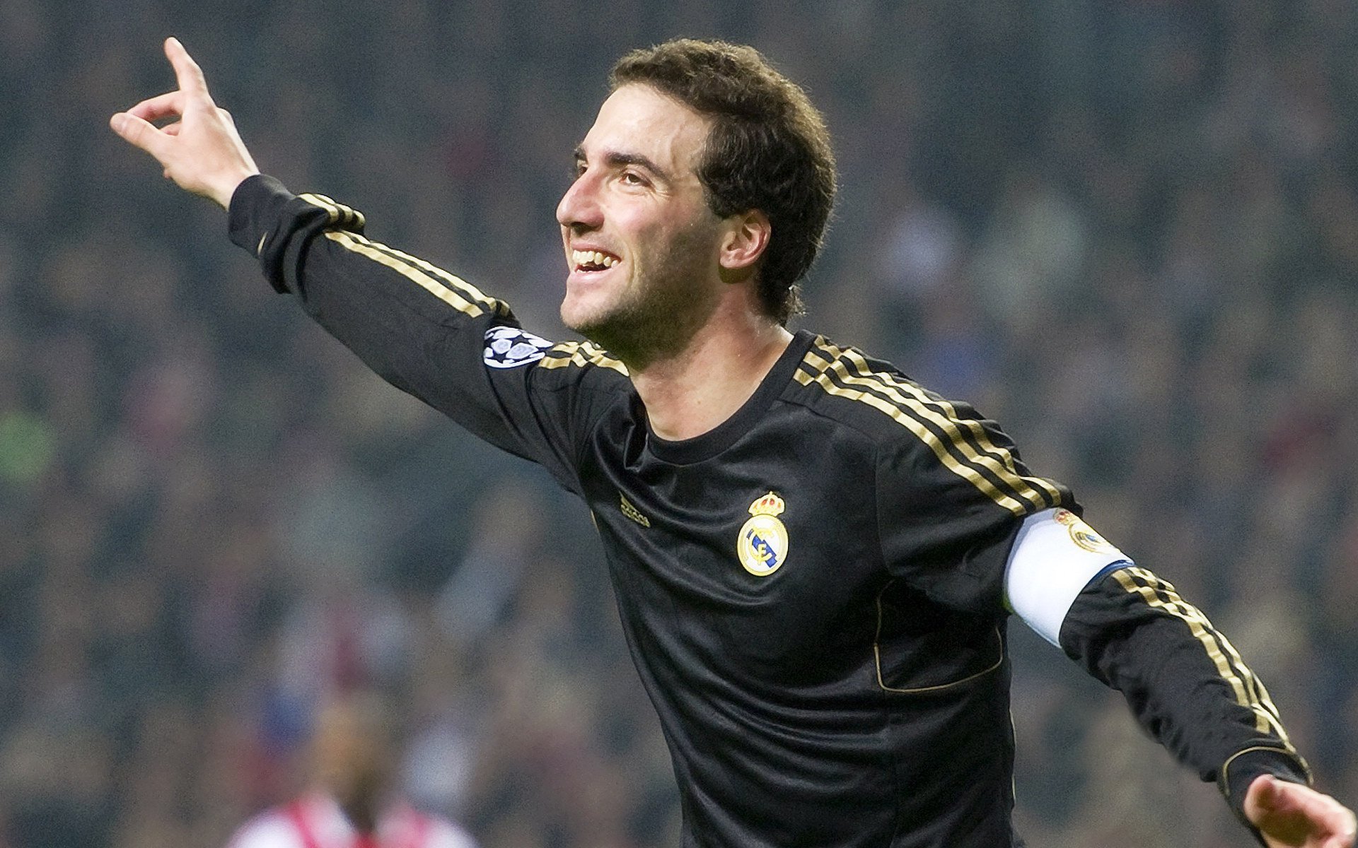 史上最亮丽“冠军夜”:荣耀瞬间熠熠生辉!,冠军叫啥